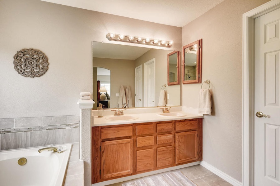 Highlands Ranch, Colorado, 3 Bedrooms Bedrooms, ,2.5 BathroomsBathrooms,House,Furnished,Edgewood,1247