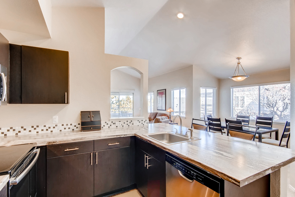 6401 S. Boston, Greenwood Village, Colorado, United States 80111, 2 Bedrooms Bedrooms, ,2 BathroomsBathrooms,Apartment,Furnished,Bridgwater, S. Boston,2,1278